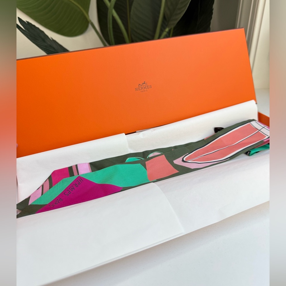 Hermès ‘Sea Surf and Fun Silk Twilly’
